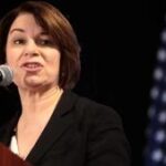 Klobuchar holds polling lead in final week of Minnesota governor race